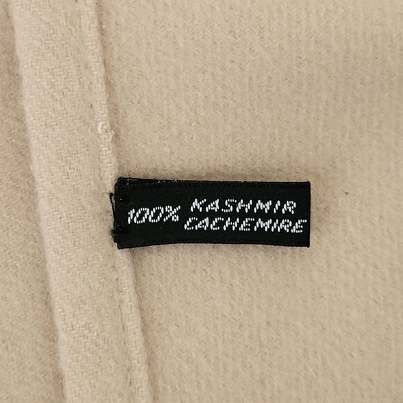 100% Cashmere Beige Poncho Wrap Fringe Trim Eyelet Design OS Made in Italy - Picture 4 of 10